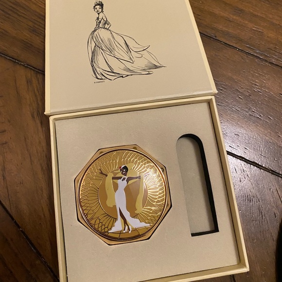 Besame cosmetics Disney Princess Tiana compact - Picture 1 of 7